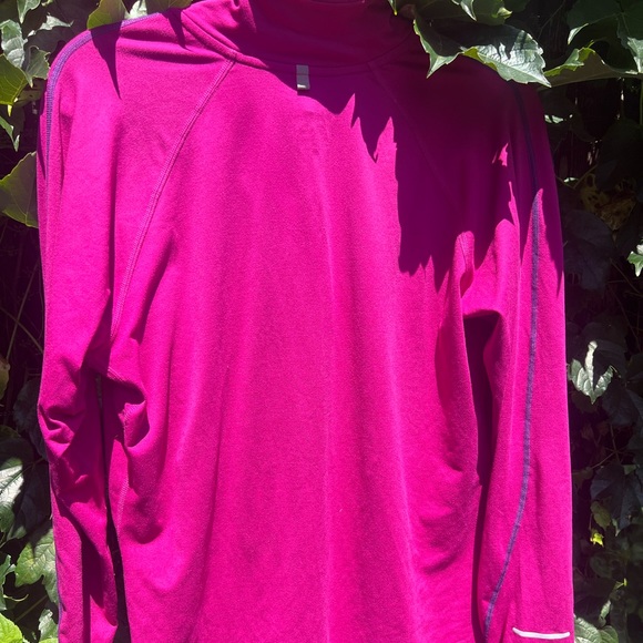 🚨SOLD🚨Dark pink Nike long sleeve - Picture 6 of 6